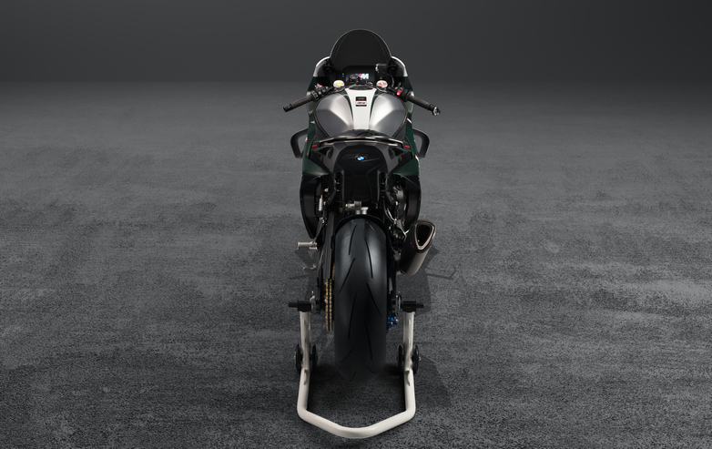 P90640676_highRes_bmw-motorrad-m-1000-.jpg