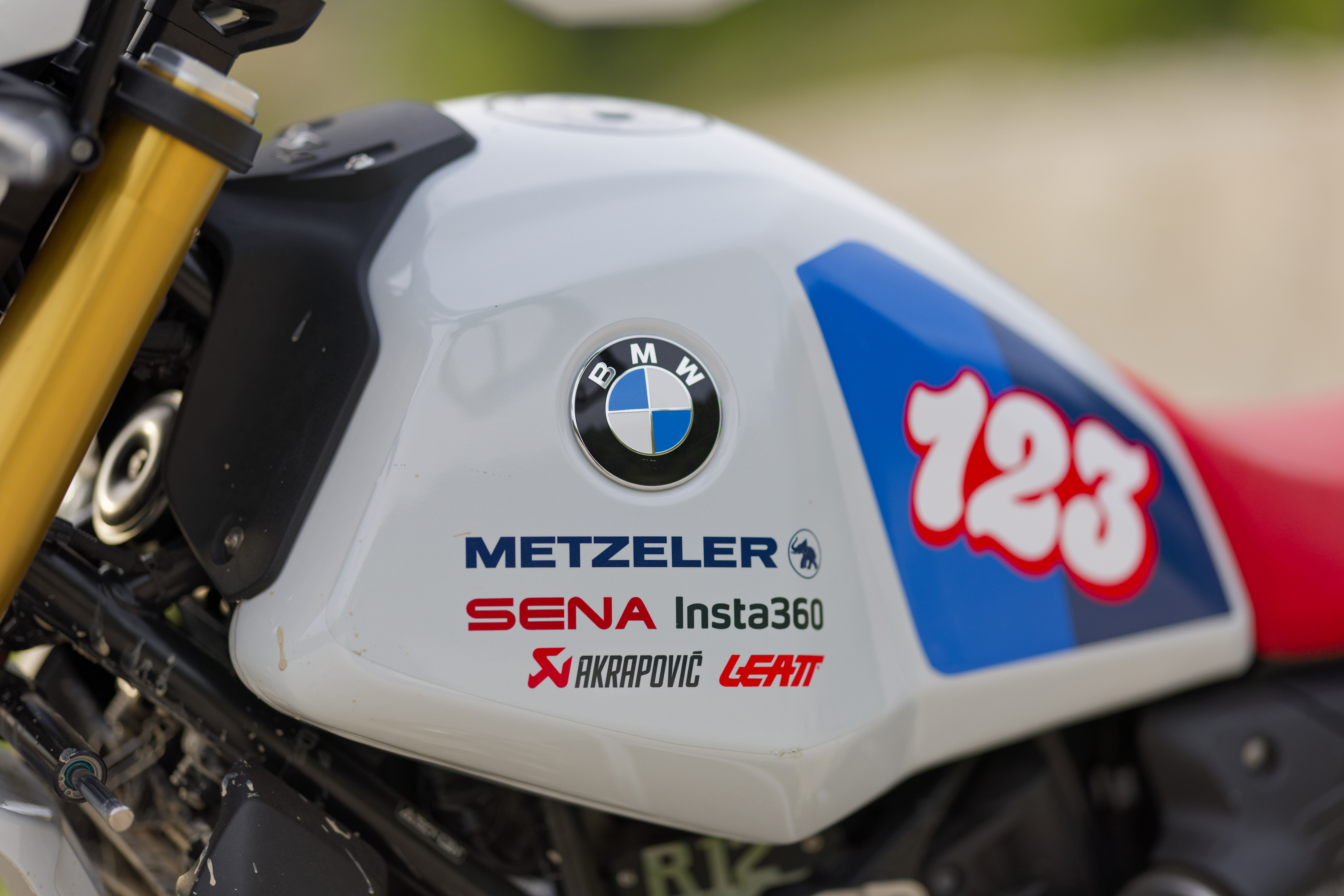P90647885_highRes_bmw-r-12-g-s-gs-trop.jpg