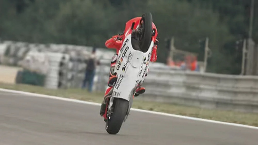 max-biaggi-brno-1998-craziest-wheelie-ever-v0-b1jl2fcgbt7h1.jpg