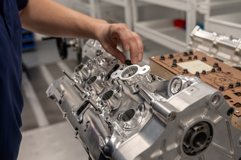 2026_Ford_Hypercar_Engine_Build_Valve_Cover_1.jpg
