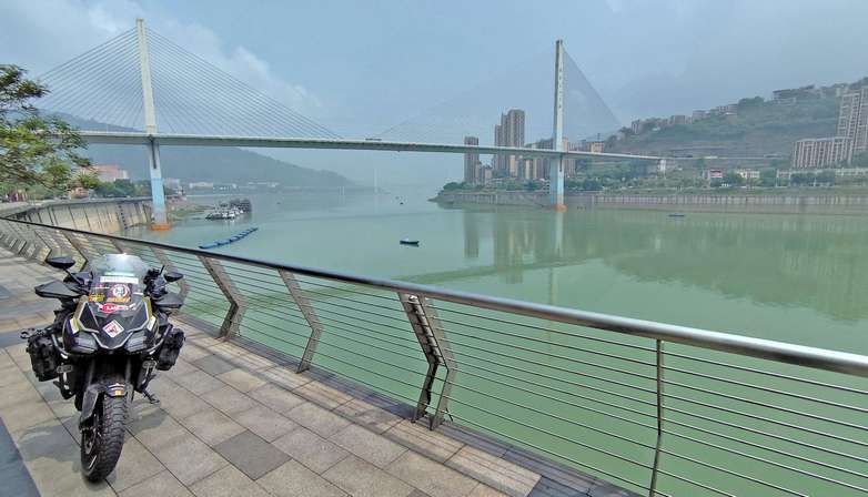 12 - CHINA - Yangtze River Bridge 01.jpg
