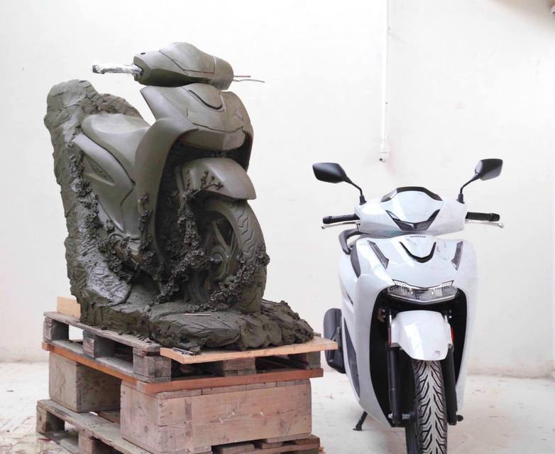 576544_Honda_celebrates_25_years_of_the_SH125i_with_the_SH_Marmo_and_Hanami_Two.jpg