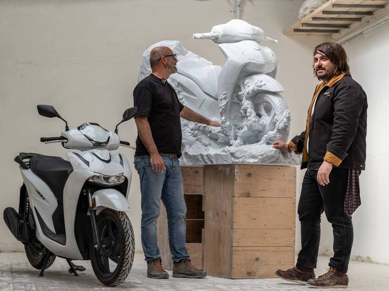 576495_Honda_celebrates_25_years_of_the_SH125i_with_the_SH_Marmo_and_Hanami_Two.jpg