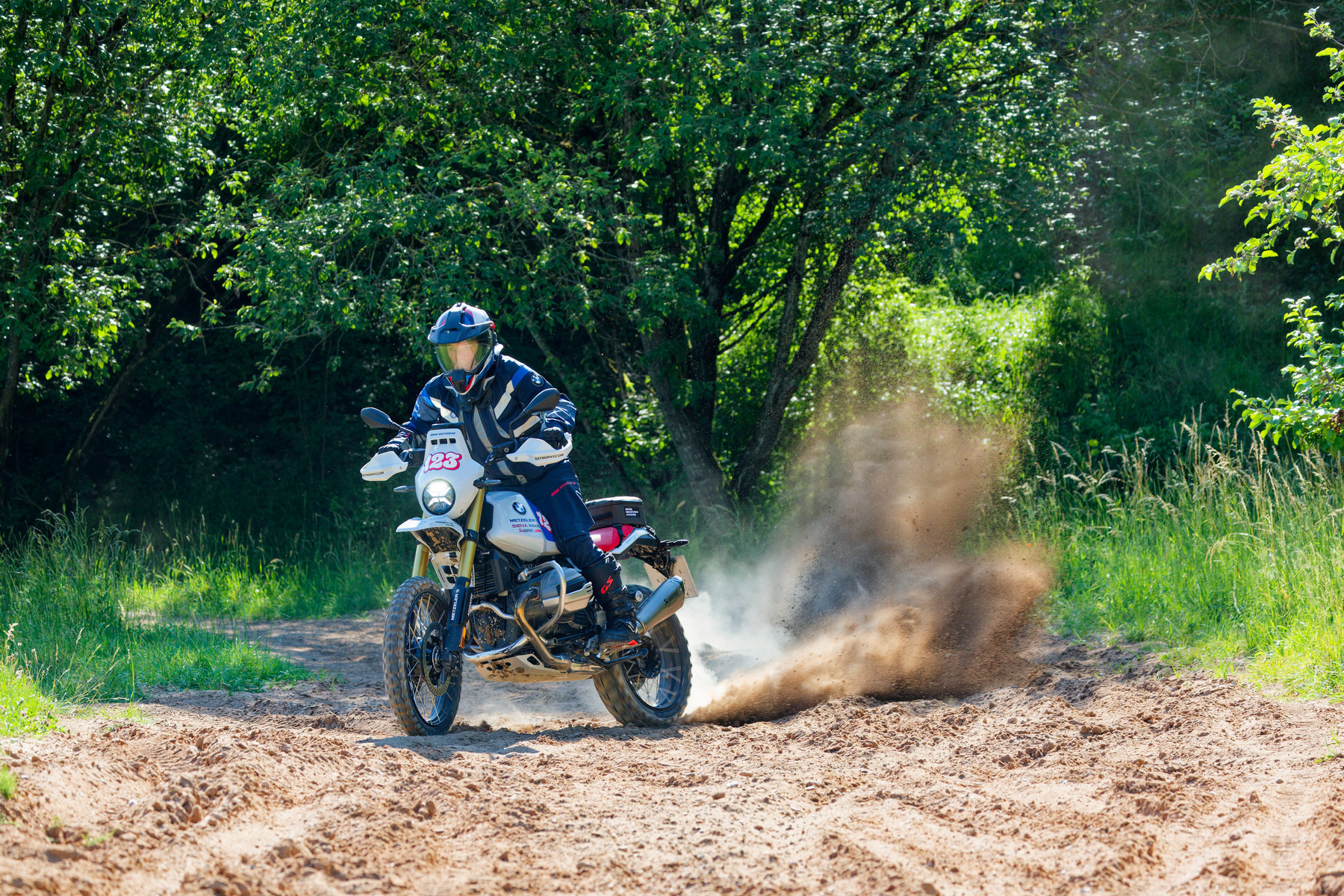 P90647891_highRes_bmw-r-12-g-s-gs-trop.jpg