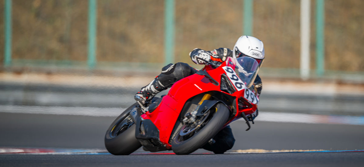 Οδηγούμε τα METZELER RACETEC™ RR SLICK στην πίστα του Brno
