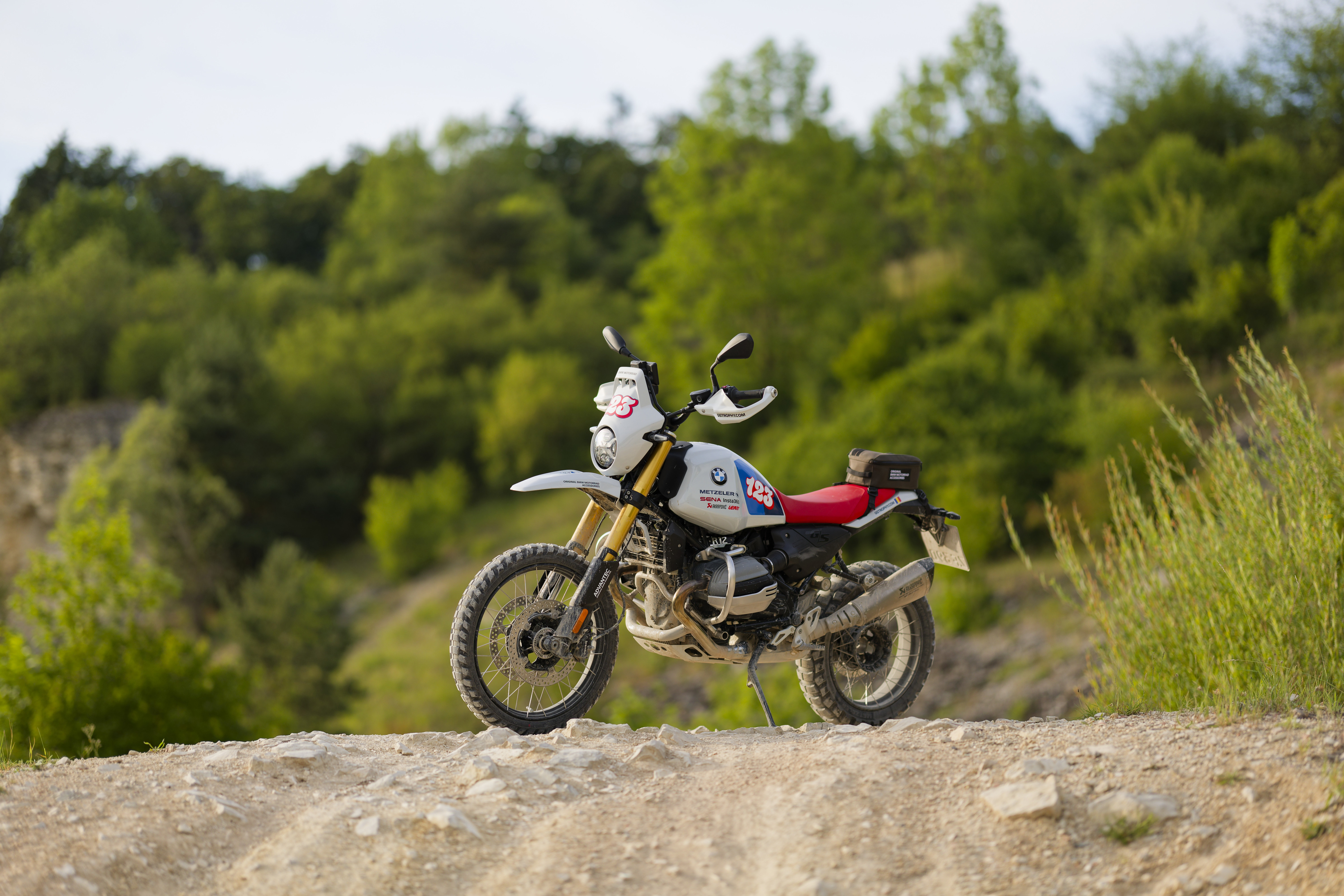 P90647874_highRes_bmw-r-12-g-s-gs-trop.jpg